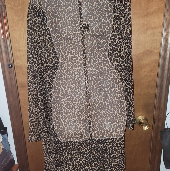 Plus Leopard Cover Up - Picture 4 of 4
